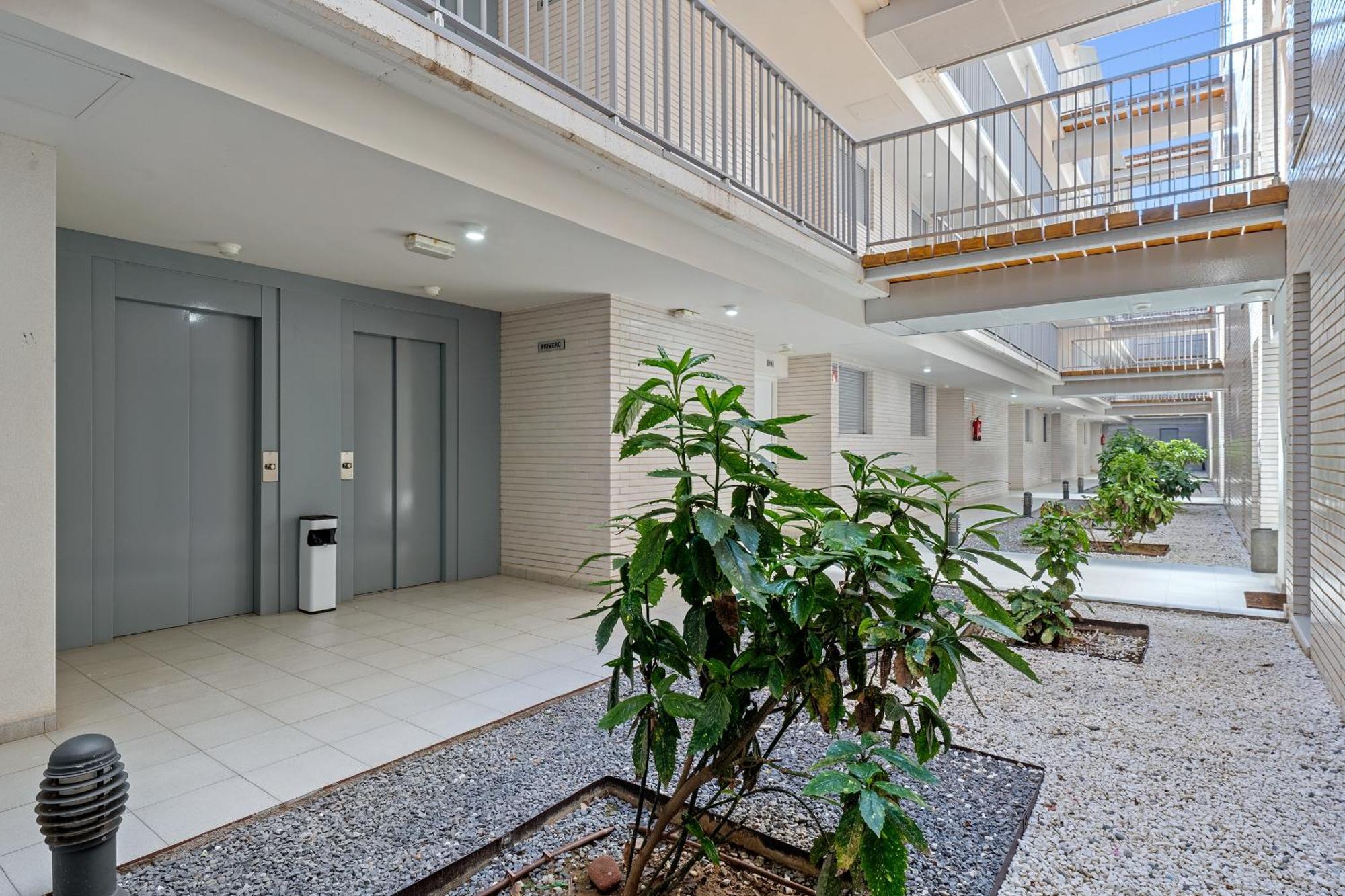 Hauzify I Apartament Mestral 坎布里尔斯 外观 照片